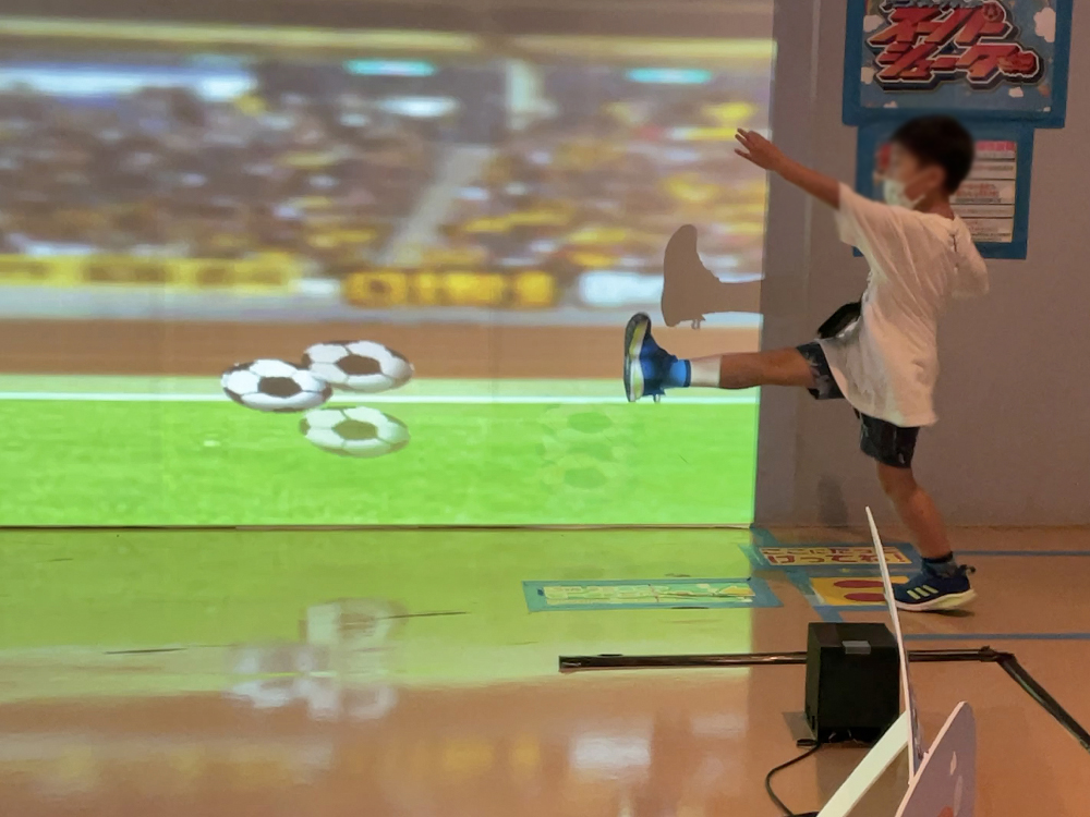 スーパーチャンバラを楽しむ様子