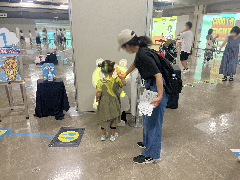 多くの来場者で賑わう会場の様子1