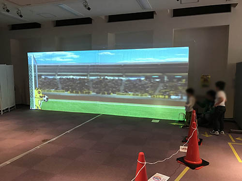 おかしのまちで遊ぶ様子 (あっとほうむ)