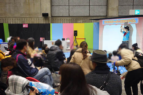 会場全体の賑わい4 (岡山トヨタ)