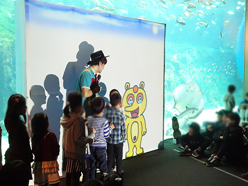 大水槽前のデジタルショーステージ (海きらら)