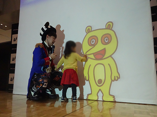 ショー後の記念撮影 (ヴェルサウォーク西尾)