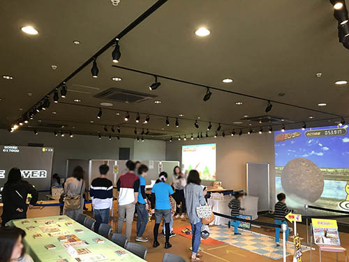 バーチャルゲームワールドで遊ぶ子供たち (ここにこ 2019)