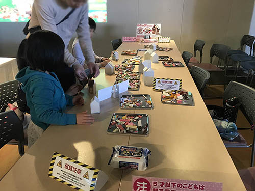 バーチャルゲームワールドのスクリーンと会場 (ここにこ 2019)