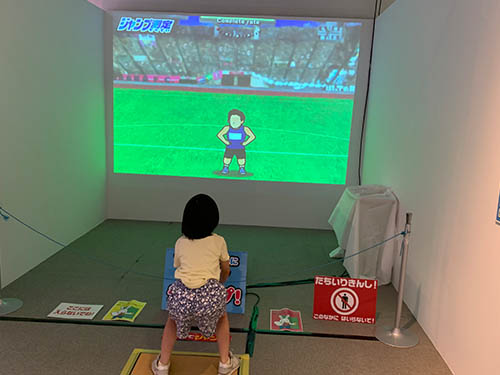 カラテファイトで遊ぶ子供たち