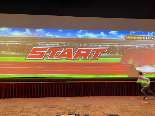 デジタル動物イベントの体験準備をする様子